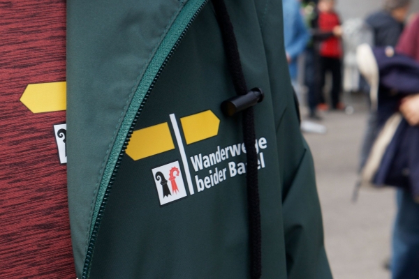 Jacke-mit-Logo