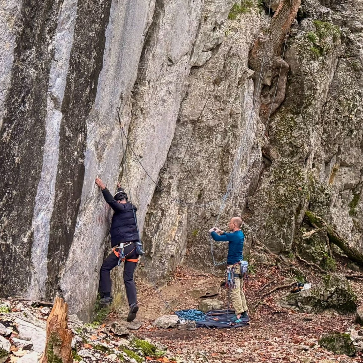 6- Bättlerchuchi, wo früher die Bättler lagerten und heute die Kletterer sich betätigen